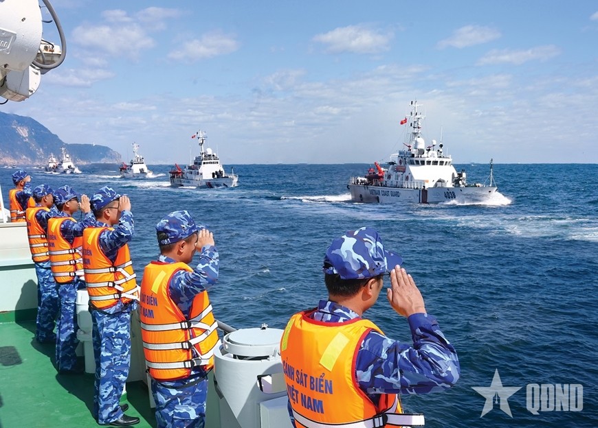 Huấn luyện duyệt binh trên biển phục vụ Lễ kỷ niệm 80 năm Cách mạng Tháng Tám thành công và Quốc khánh 2-9.