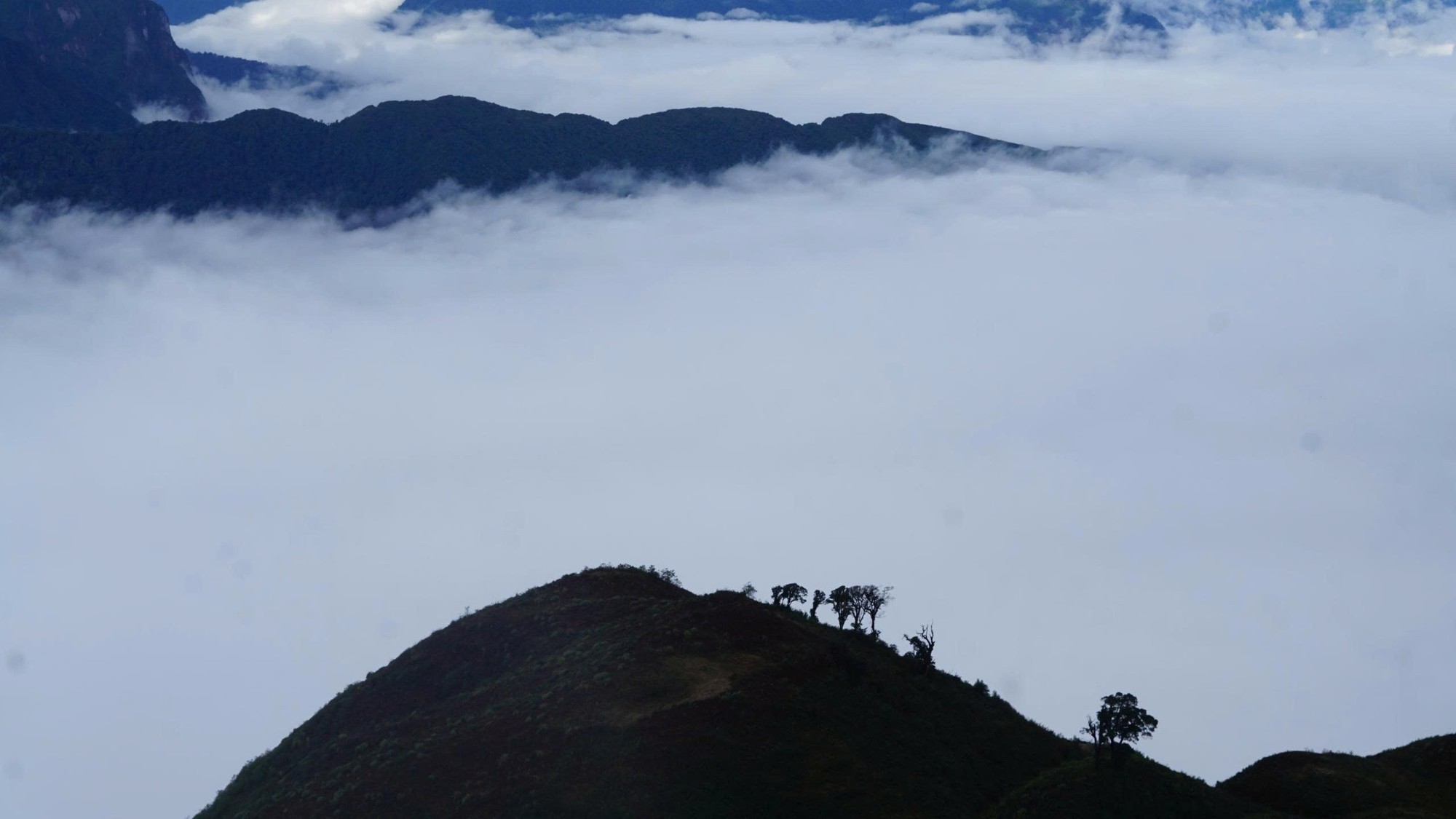 Mỗi góc hình về &quot;Nóc nhà Y Tý&quot; mang một vẻ đẹp riêng.