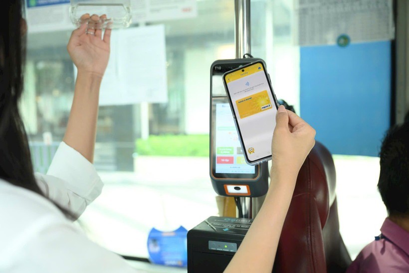 Thanh toán không tiếp xúc bằng thẻ NAPAS trên mạng lưới xe buýt. chuyen-doi-so.jpg