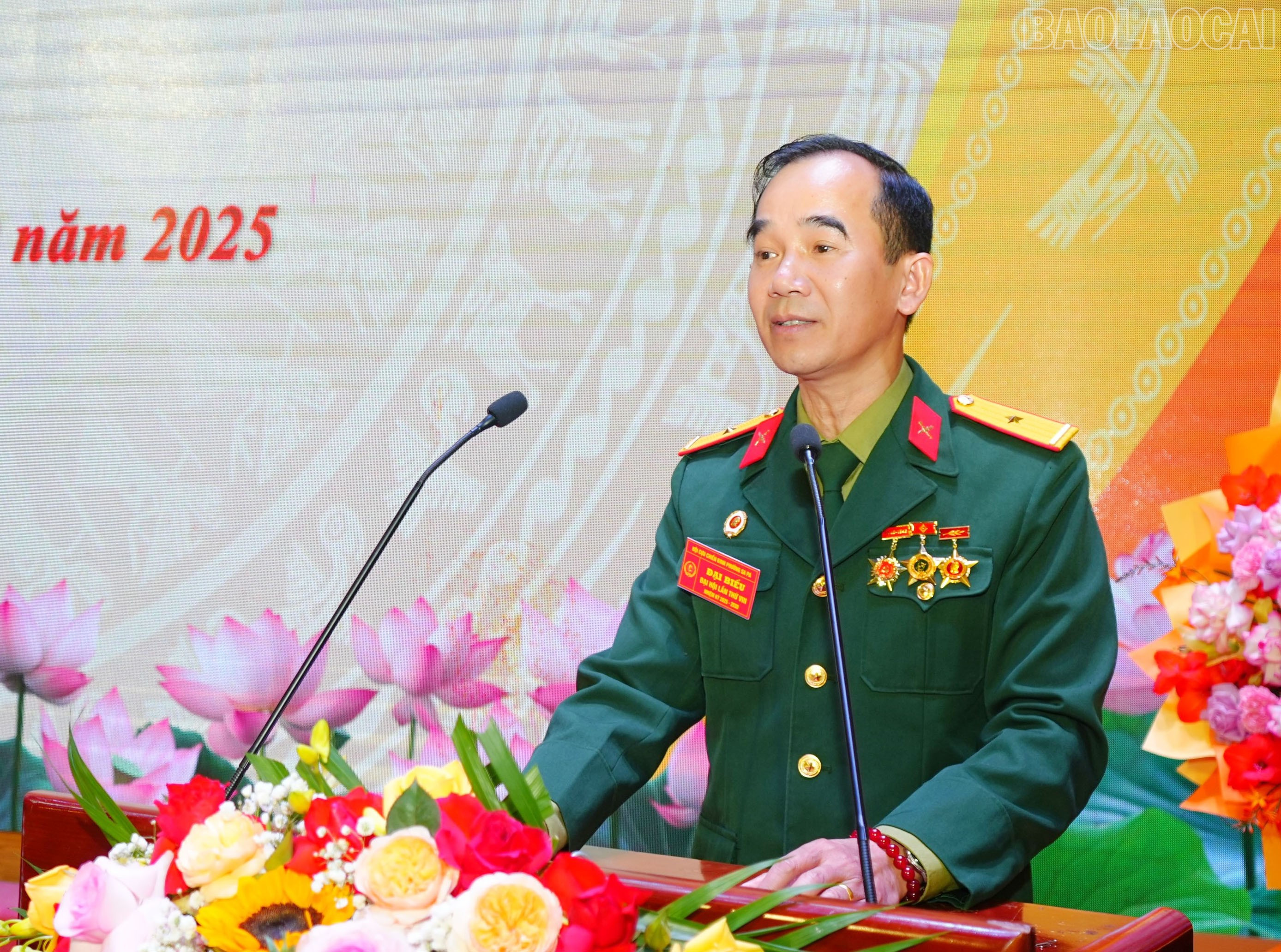 Đồng chí Hoàng Ngọc Kiến - Chủ tịch Hội Cựu chiến binh phường Sa Pa đọc báo cáo chính trị. baolaocai-tr_dsc05038.jpg
