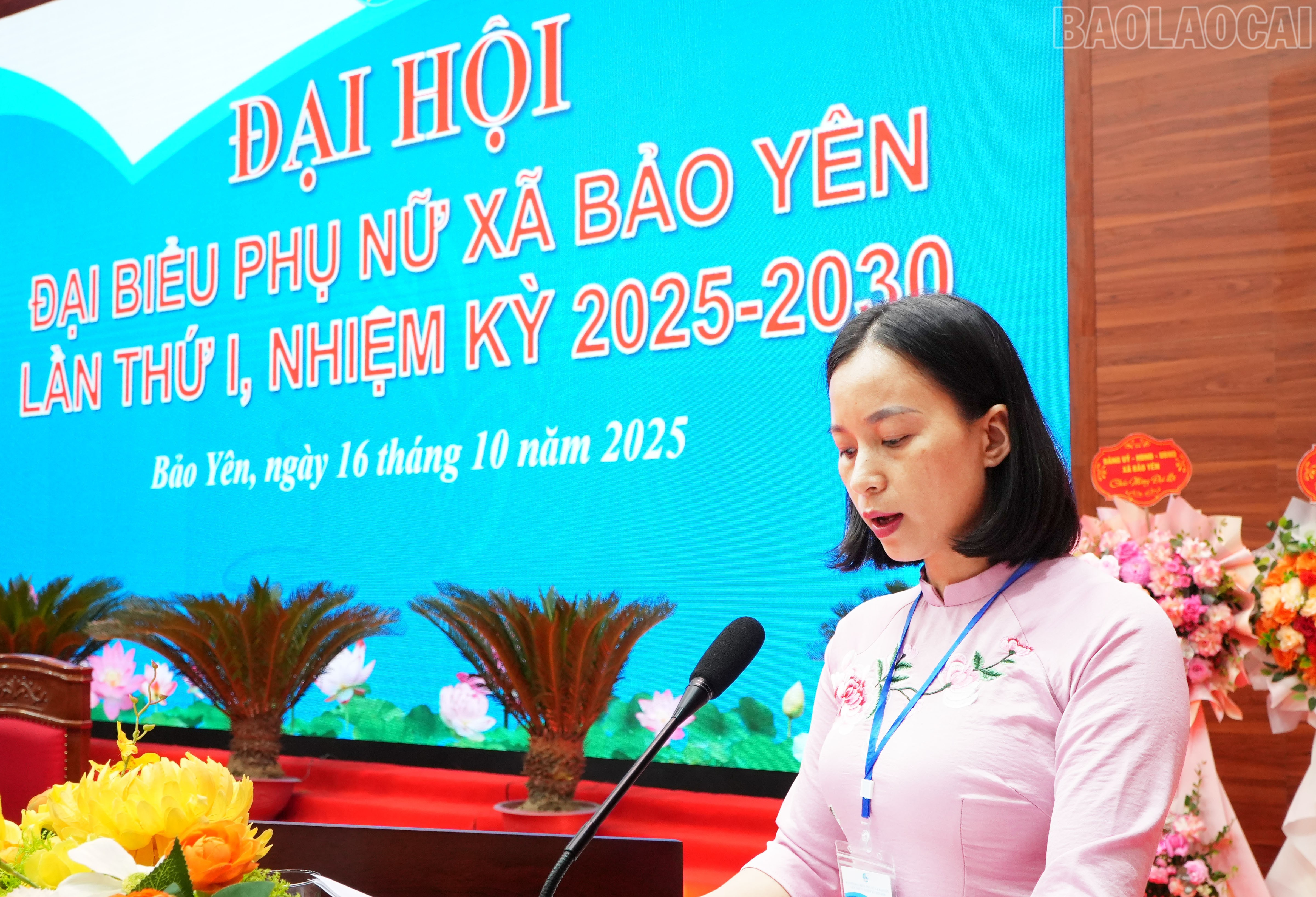Đồng chí Lý Thị Bầu - Phó Bí thư Thường trực xã Bảo Yên phát biểu chỉ đạo tại đại hội. baolaocai-tr_pho-bi-thu-thuong-truc-xa-bao-yen-ly-thi-bau-phat-bieu-chi-dao-tai-dai-hoi.jpg