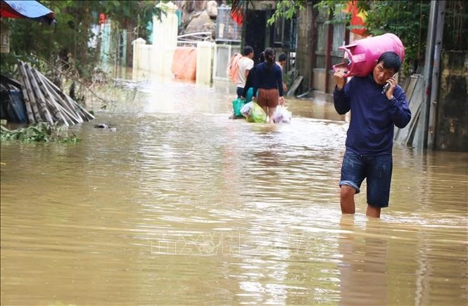 Đường Trần Quý Khoáng, phường Hương An, thành phố Huế vẫn bị ngập sâu ngày 1/11.