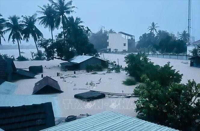 Mưa lớn trong những ngày qua gây ngập lụt trên diện rộng, chia cắt nhiều khu vực dân cư ở phía Đông tỉnh Đắk Lắk.