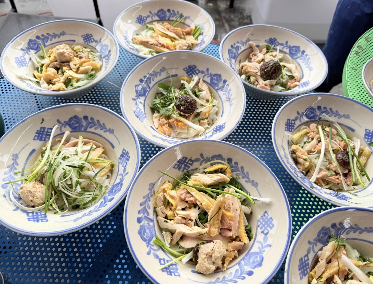 Những tô phở gà sẽ được phục vụ cho thực khách với giá khởi điểm từ 40.000 đồng/tô tại lễ hội.