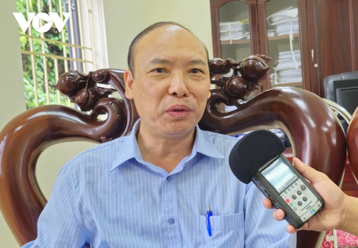 Г-н Ву Хай, директор средней школы-интерната народности Йенбай провинции Лаокай, сказал, что благодаря страсти и энтузиазму г-жи Хоа история стала одной из сильных сторон школы, а 96 учеников стали обладателями провинциальных и национальных наград по истории. 2.jpg