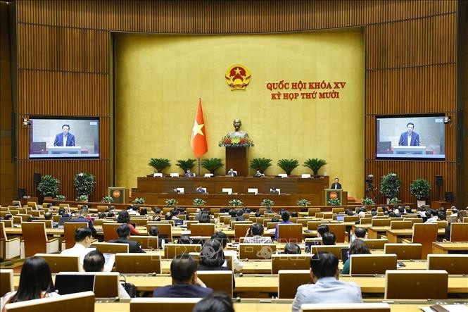 Bộ trưởng Bộ Xây dựng Trần Hồng Minh, Bộ trưởng Bộ Tài chính giải trình, làm rõ một số vấn đề đại biểu Quốc hội nêu.