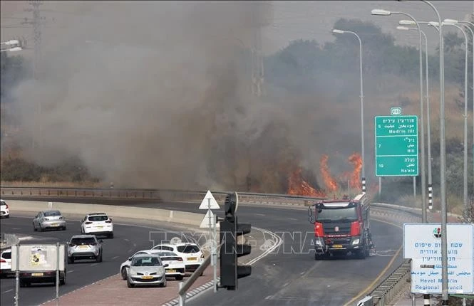 Cháy rừng bùng phát trong thời tiết nắng nóng tại Modiin, Israel.