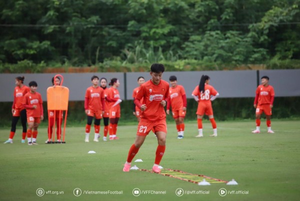 Đội tuyển nữ Việt Nam đang tập luyện tại Trung tâm đào tạo bóng đá trẻ Việt Nam. Đội tuyển nữ Việt Nam đang tập luyện tại Trung tâm đào tạo bóng đá trẻ Việt Nam.