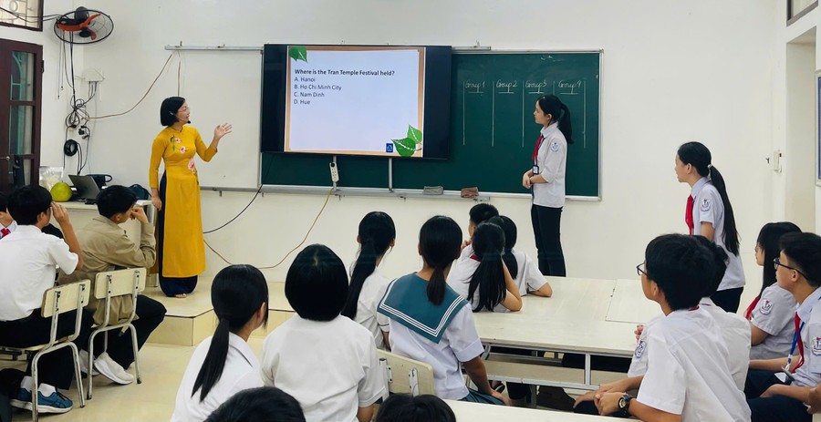 Tiết học ứng dụng CNTT tại Trường THCS Trần Bích San (Nam Định, Ninh Bình).