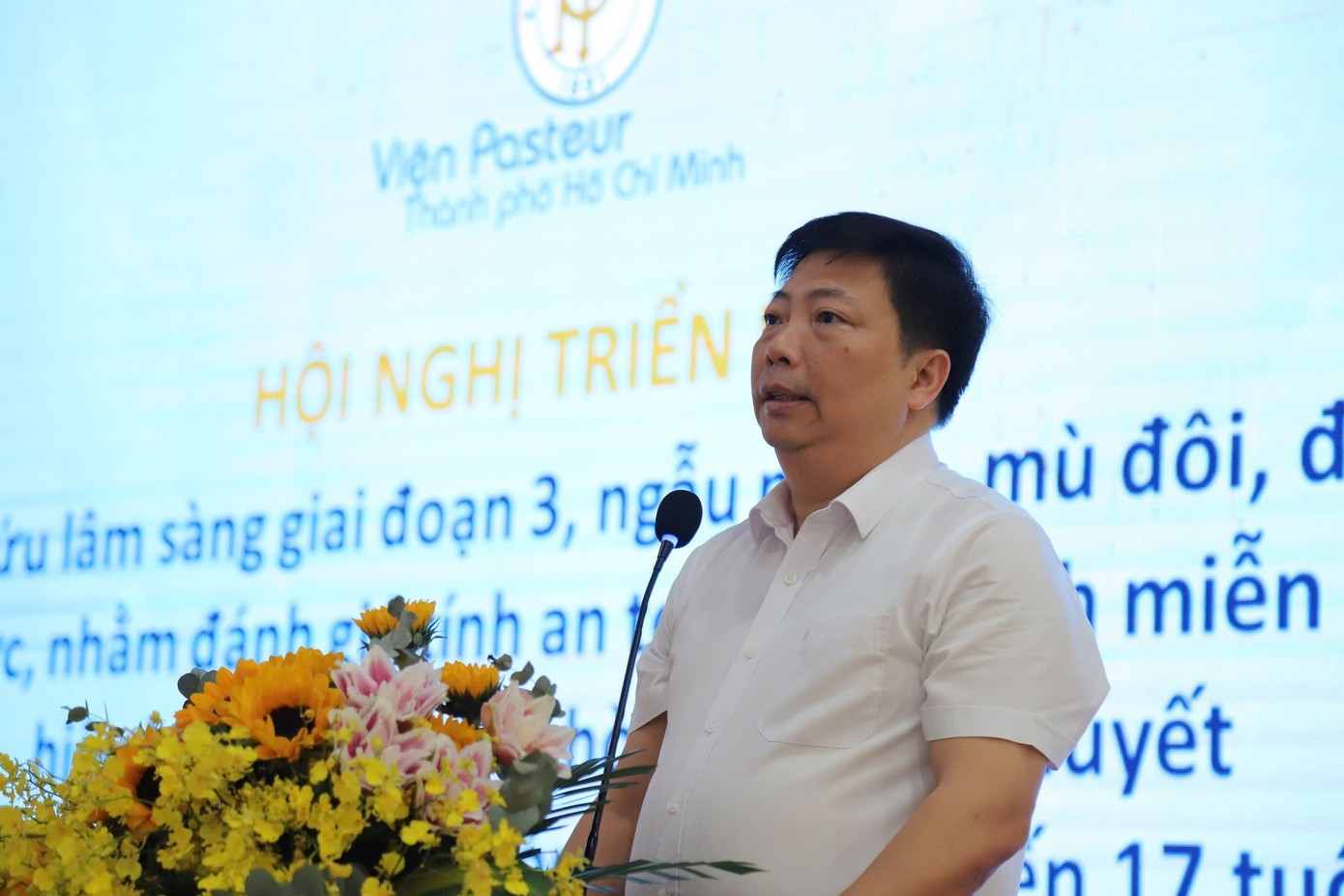 Phó Giáo sư Nguyễn Vũ Trung, Viện trưởng Viện Pasteur TP.HCM phát biểu tại hội nghị.