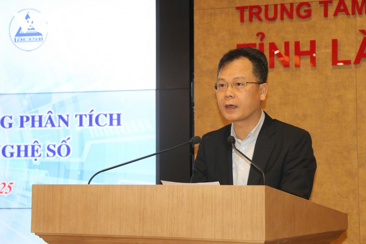 Phó Chủ tịch UBND tỉnh Nguyễn Thành Sinh nhấn mạnh: Chuyển đổi số đang mở ra nhiều cơ hội nâng cao hiệu quả quản lý, điều hành, hướng tới chính quyền hiện đại dựa trên dữ liệu.