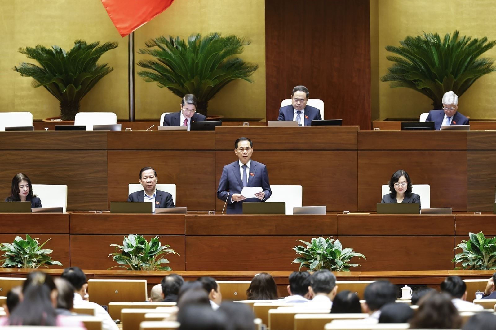 Phó Thủ tướng Bùi Thanh Sơn giải trình, làm rõ một số vấn đề đại biểu Quốc hội nêu.