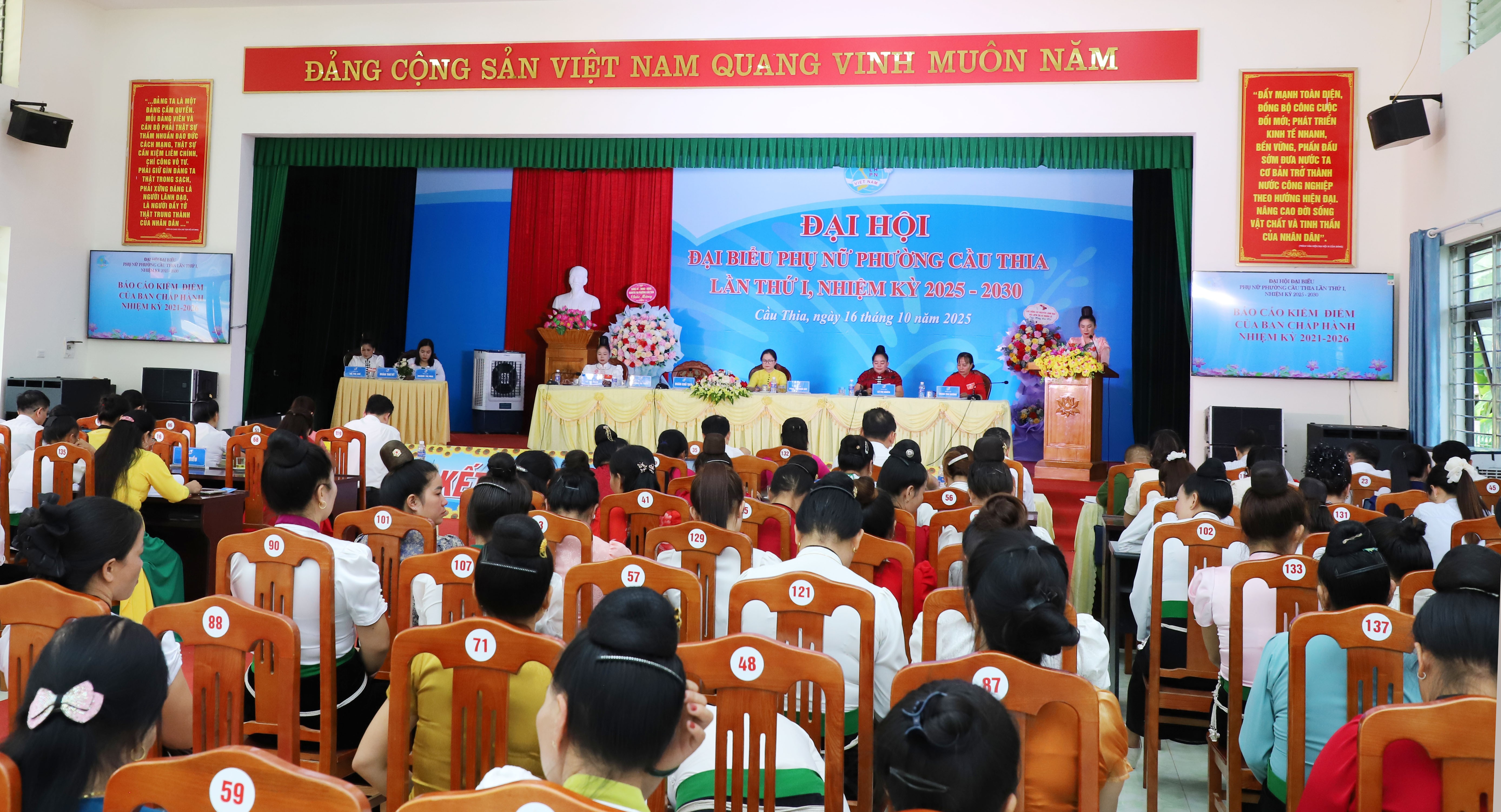 Quang cảnh đại hội. toan-canh-dai-hoi.jpg