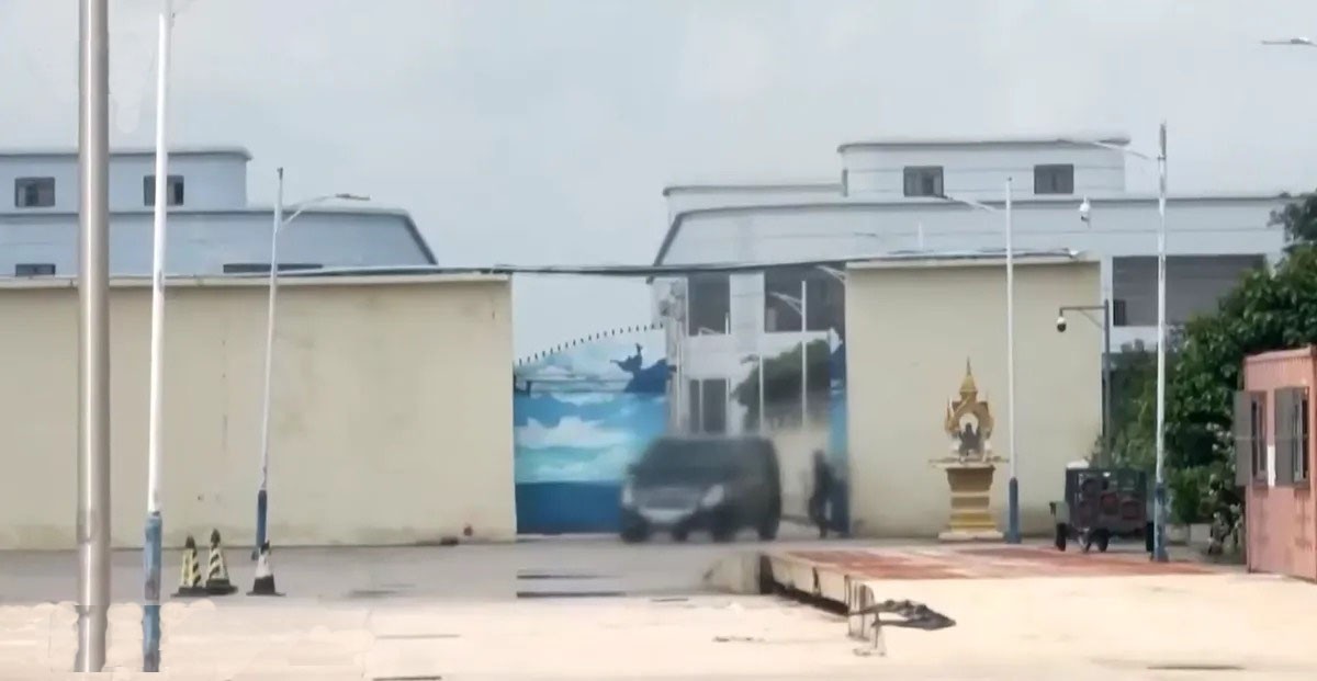 Hình ảnh được cho là bên trong một trung tâm lừa đảo tại Campuchia cam.jpg
