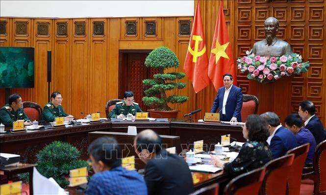 Thủ tướng Phạm Minh Chính làm việc với lãnh đạo Bộ Quốc phòng về phát triển công nghiệp quốc phòng.