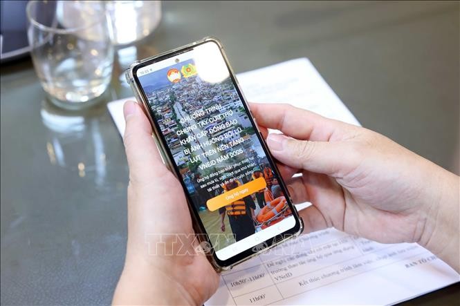 Thông qua nền tảng VNeID, người dân cả nước có thể ủng hộ đồng bào vùng bị lũ, lụt khắc phục những thiệt hại nặng nề về người và tài sản, sớm ổn định cuộc sống. Thông qua nền tảng VNeID, người dân cả nước có thể ủng hộ đồng bào vùng bị lũ, lụt khắc phục những thiệt hại nặng nề về người và tài sản, sớm ổn định cuộc sống.