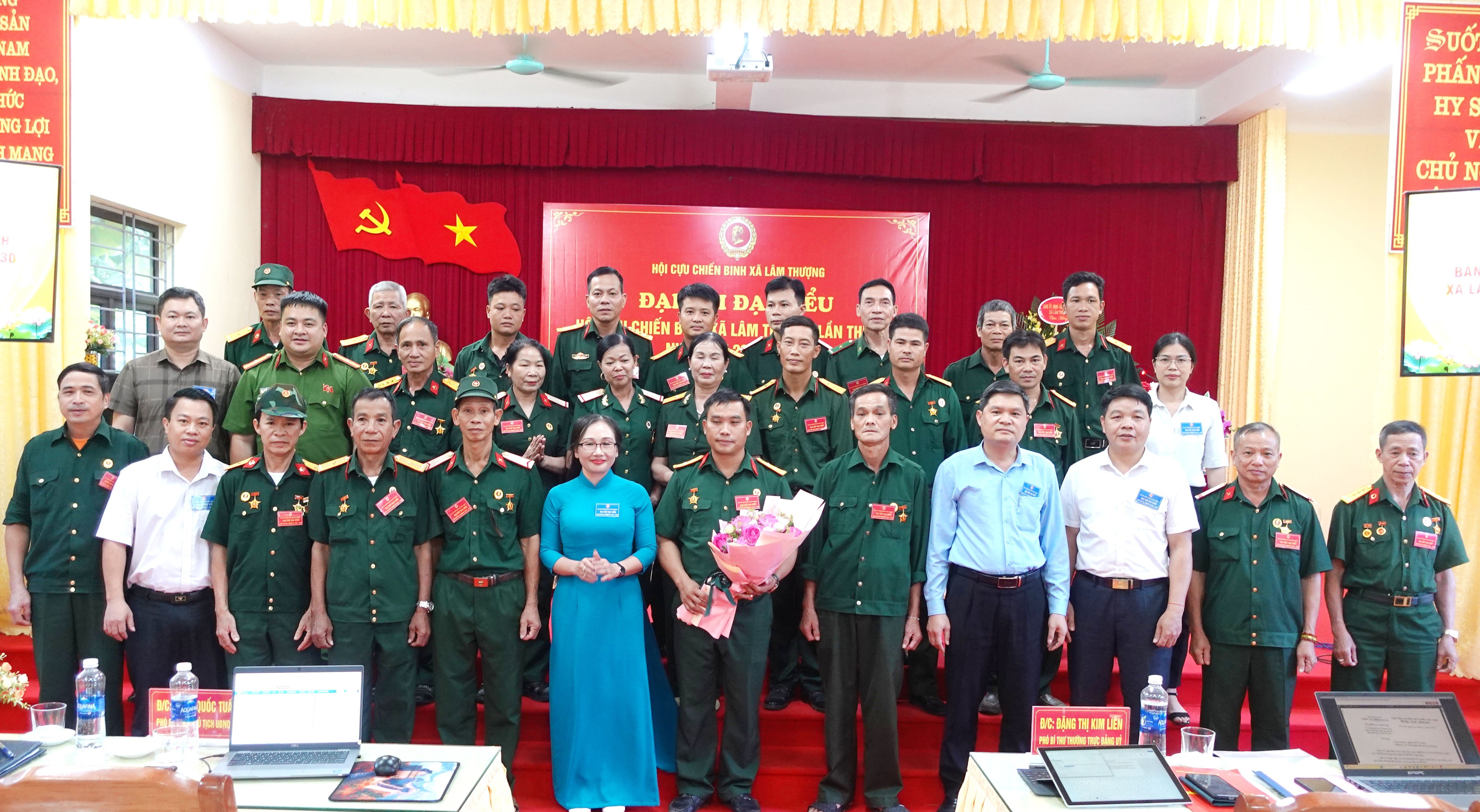 Ban chấp hành Hội Cựu chiến binh xã Lâm Thượng lần thứ VIII ra mắt đại hội. ban-chap-hanh-hoi-ccb-xa-lam-thuong-lan-thu-viii-ra-mat-dai-hoi.jpg
