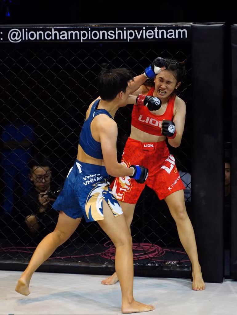 Các nữ võ sĩ MMA Việt Nam đang dần chuyên nghiệp.