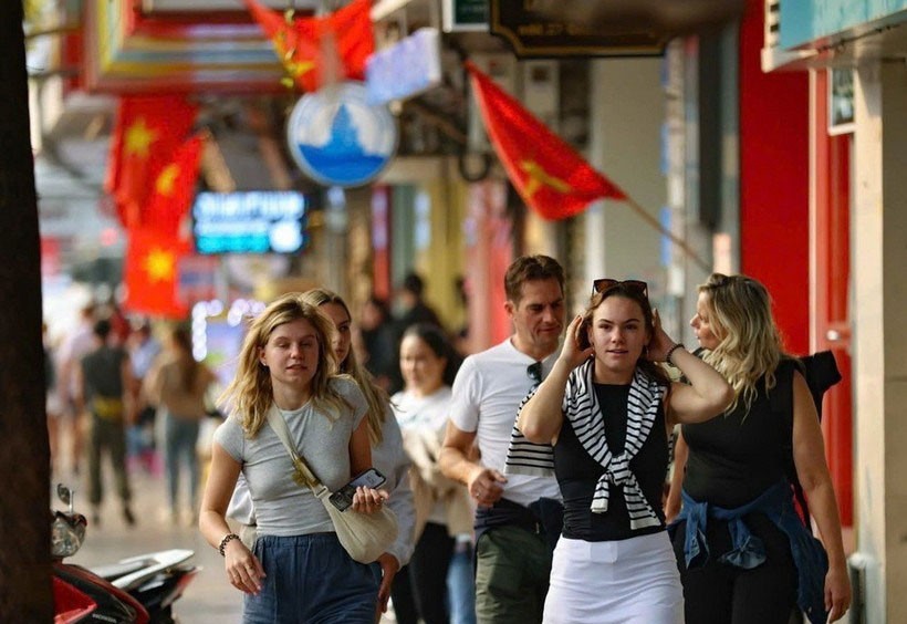 Hơn 15,4 triệu lượt khách quốc tế chọn khám phá Việt Nam sau 9 tháng qua. du-khach.jpg