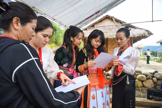 Chị Vũ Bích Hồng đã đồng hành cùng bà con trong tập huấn livestream bán hàng nông sản.