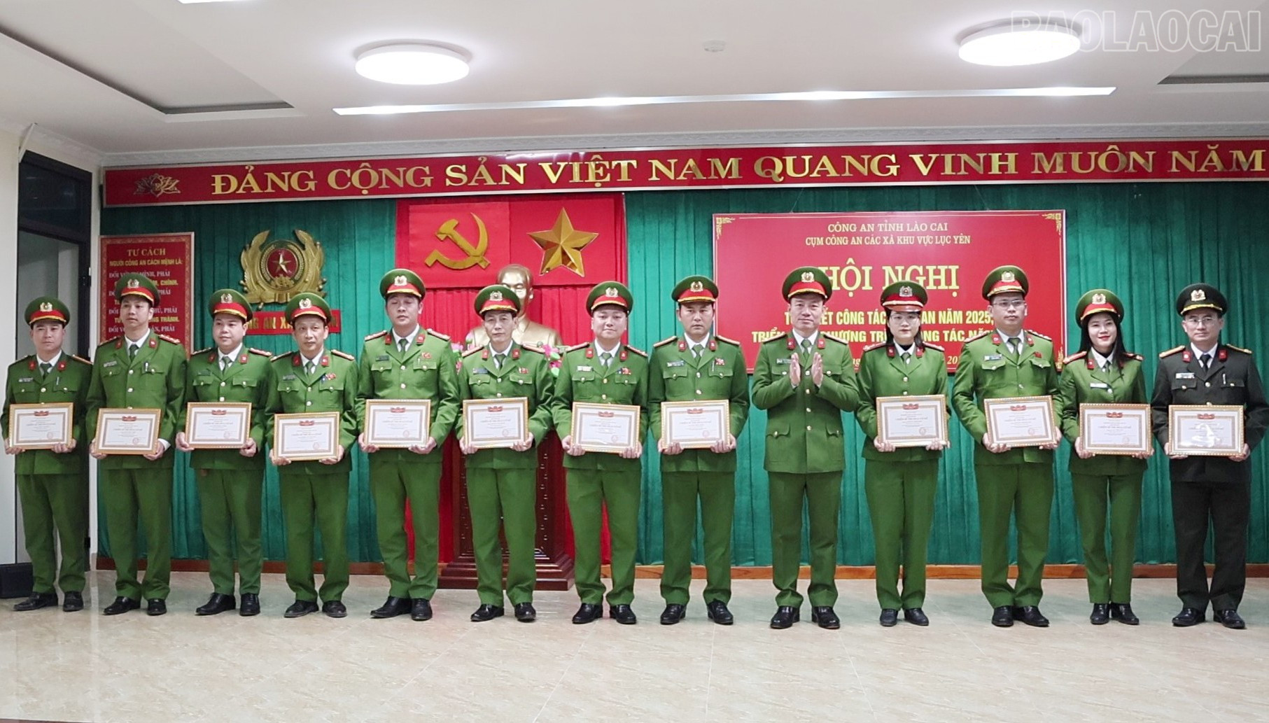 baolaocai-tr_cac-tap-the-ca-nhan-duoc-cong-an-tinh-khen-thuong-vi-co-thanh-tich-xuat-sac-trong-phong-chao-baove-an-ninh-to-quoc-nam-2025.jpg