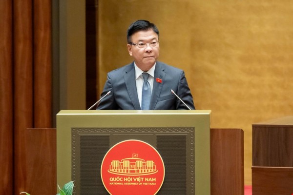 Phó Thủ tướng Chính phủ Lê Thành Long trình bày Báo cáo tiếp thu, giải trình ý kiến đại biểu Quốc hội về kế hoạch phát triển kinh tế - xã hội năm 2026.