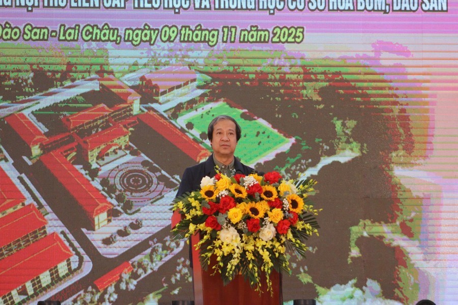Bộ trưởng Bộ GD&amp;ĐT Nguyễn Kim Sơn phát biểu tại Lễ khởi công đồng loạt xây dựng các trường phổ thông nội trú liên cấp Tiểu học và Trung học cơ sở tại các xã biên giới đất liền, điểm cầu Trường phổ thông nội trú liên cấp Hua Bum, xã Dào San, tỉnh Lai Châu.