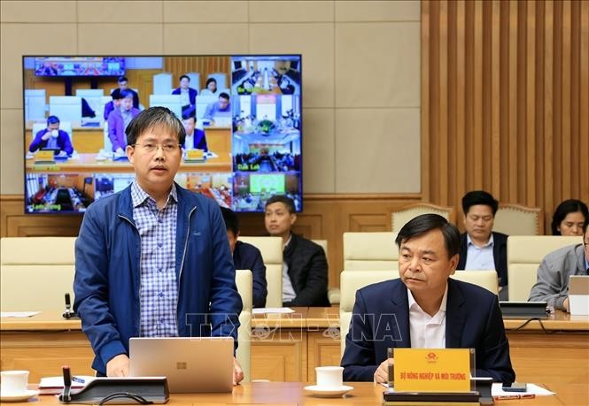 Giám đốc Trung tâm Dự báo Khí tượng Thủy văn Quốc gia Mai Văn Khiêm báo cáo tình hình di chuyển cơn bão số 15.