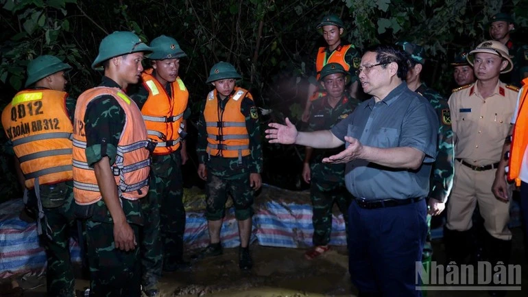 Thủ tướng Phạm Minh Chính chỉ đạo các lực lượng Quân đội, Công an đang ứng trực, sẵn sàng các phương án trong tình huống xấu nhất.