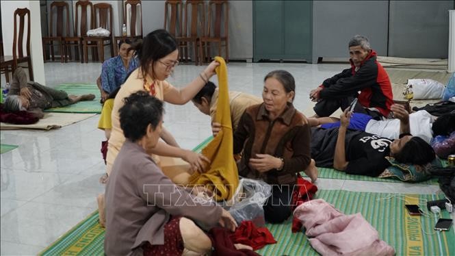 Lực lượng CSGT Gia Lai nỗ lực đảm bảo điều kiện ăn ở cho người dân đến sơ tán.