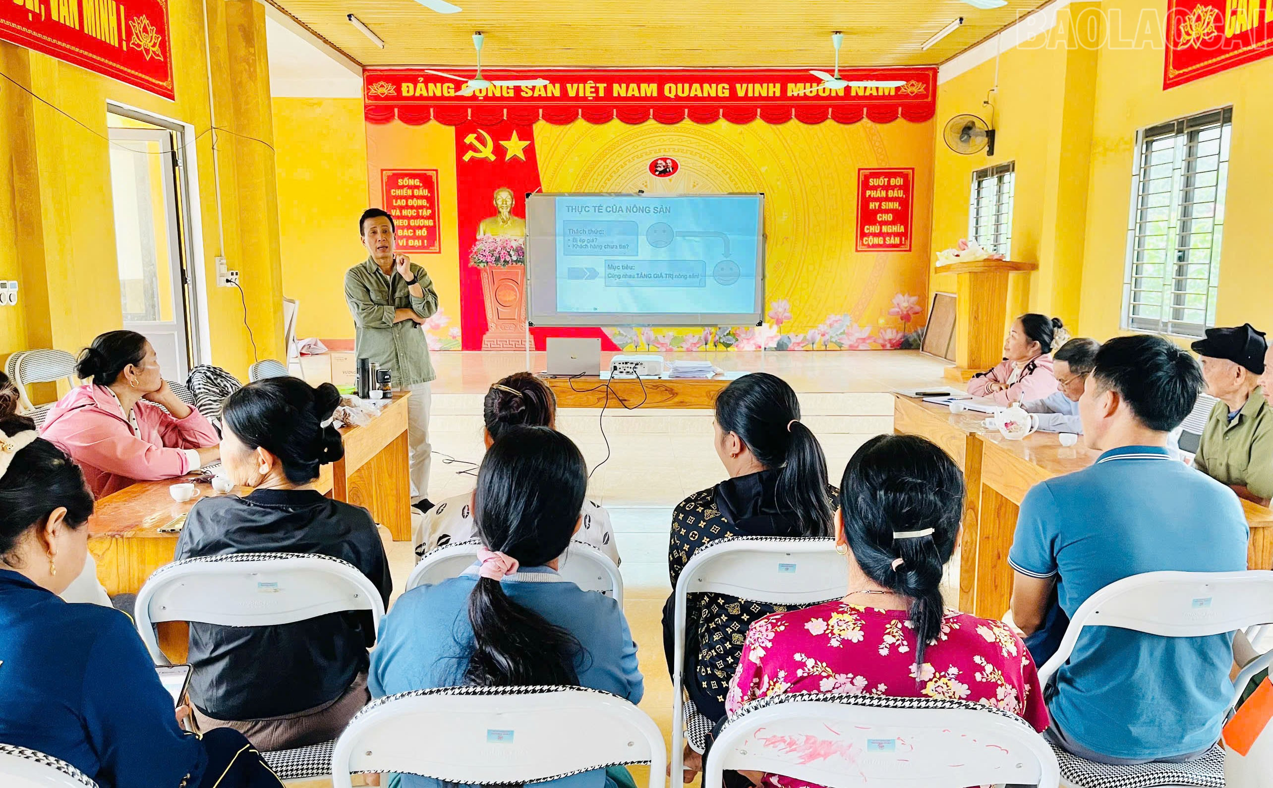 Quang cảnh buổi sinh hoạt chuyên đề tại thôn 2, xã Mường Lai. baolaocai-tr_quang-canh-buoi-sinh-hoat-tai-thon-2-xa-muong-lai.jpg