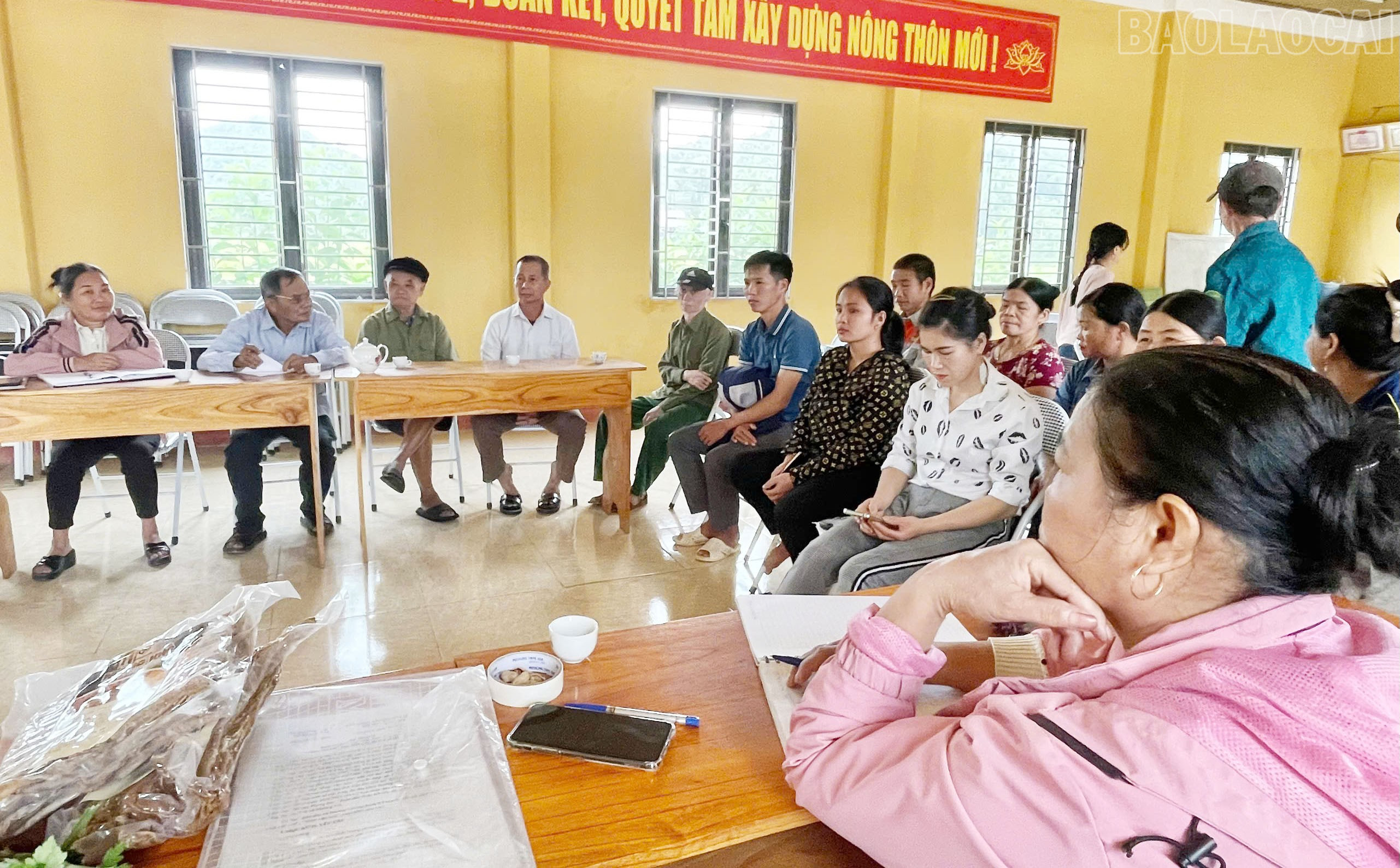 Buổi sinh hoạt chuyên đề thu hút đông đảo người dân tham gia. baolaocai-tr_6-buoi-sinh-hoat-duoc-to-chuc-co-tren-400-nguoi-dan-tham-gia.jpg