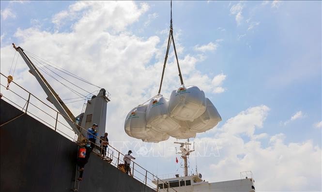 Gạo xuất khẩu của Công ty TNHH MTV Lương thực Thạo Sơn thuộc Công ty Cổ phần Tập đoàn Lộc Trời. Xuất khẩu là động lực tăng trưởng GDP hàng đầu của Việt Nam.