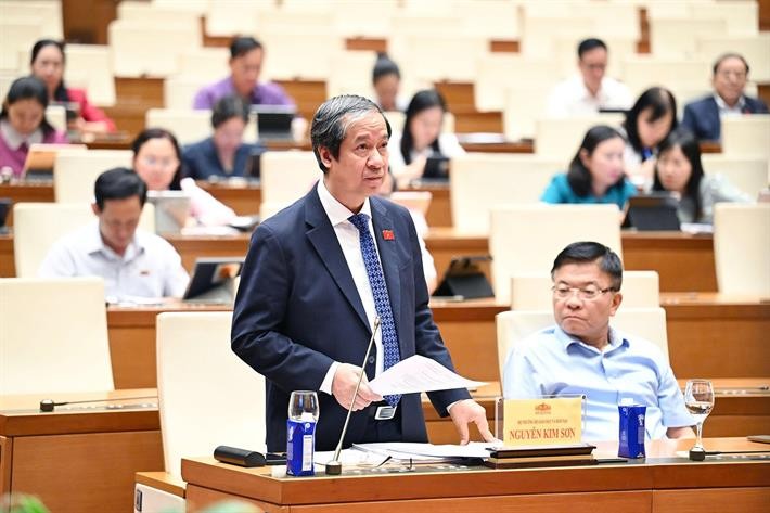 Bộ trưởng Bộ Giáo dục và Đào tạo Nguyễn Kim Sơn giải đáp những vấn đề ĐBQH nêu trong Hội nghị đại biểu Quốc hội chuyên trách, diễn ra vào tháng 9/2025, về 3 dự án Luật được trình lần đầu vào ngày mai. Bộ trưởng Bộ Giáo dục và Đào tạo Nguyễn Kim Sơn giải đáp những vấn đề ĐBQH nêu trong Hội nghị đại biểu Quốc hội chuyên trách, diễn ra vào tháng 9/2025, về 3 dự án Luật được trình lần đầu vào ngày mai.