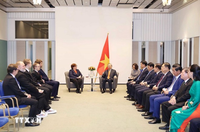 Tổng Bí thư Tô Lâm tiếp Chủ tịch Đảng Cộng sản Phần Lan Tiina Sandberg. Tổng Bí thư Tô Lâm tiếp Chủ tịch Đảng Cộng sản Phần Lan Tiina Sandberg.