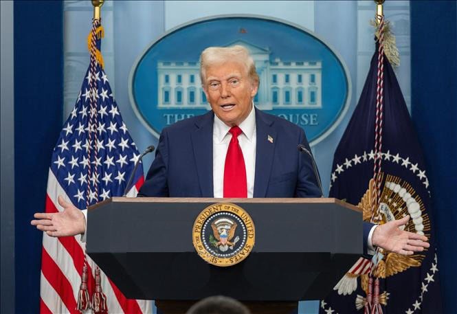 Tổng thống Mỹ Donald Trump phát biểu họp báo tại Nhà Trắng. trum-3405.jpg
