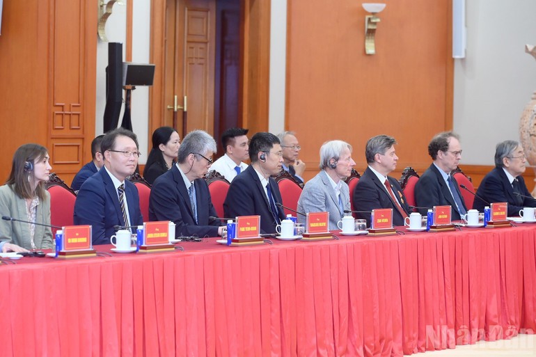 Các đại biểu tham dự cuộc tiếp. Các đại biểu tham dự cuộc tiếp.