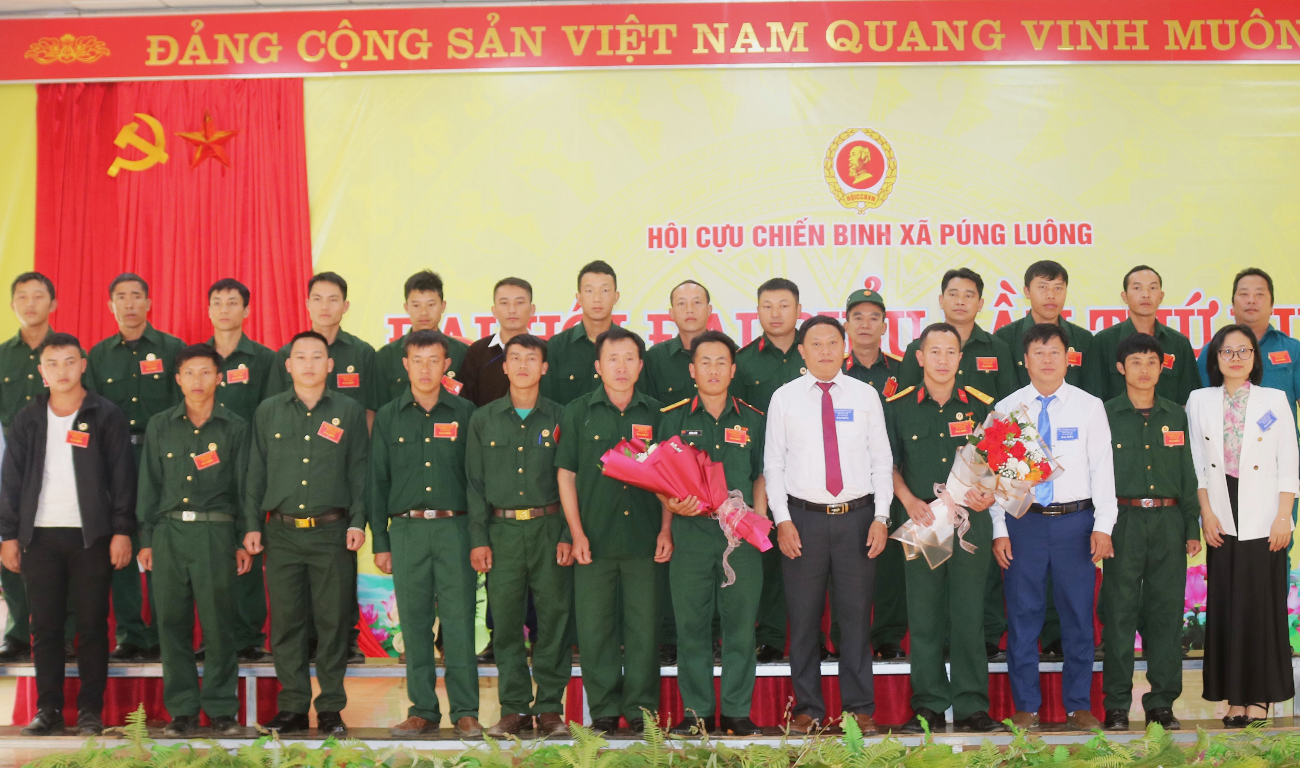 Ban Chấp hành Hội Cựu chiến binh xã Púng Luông ra mắt đại hội. a-dh-7-1642.jpg