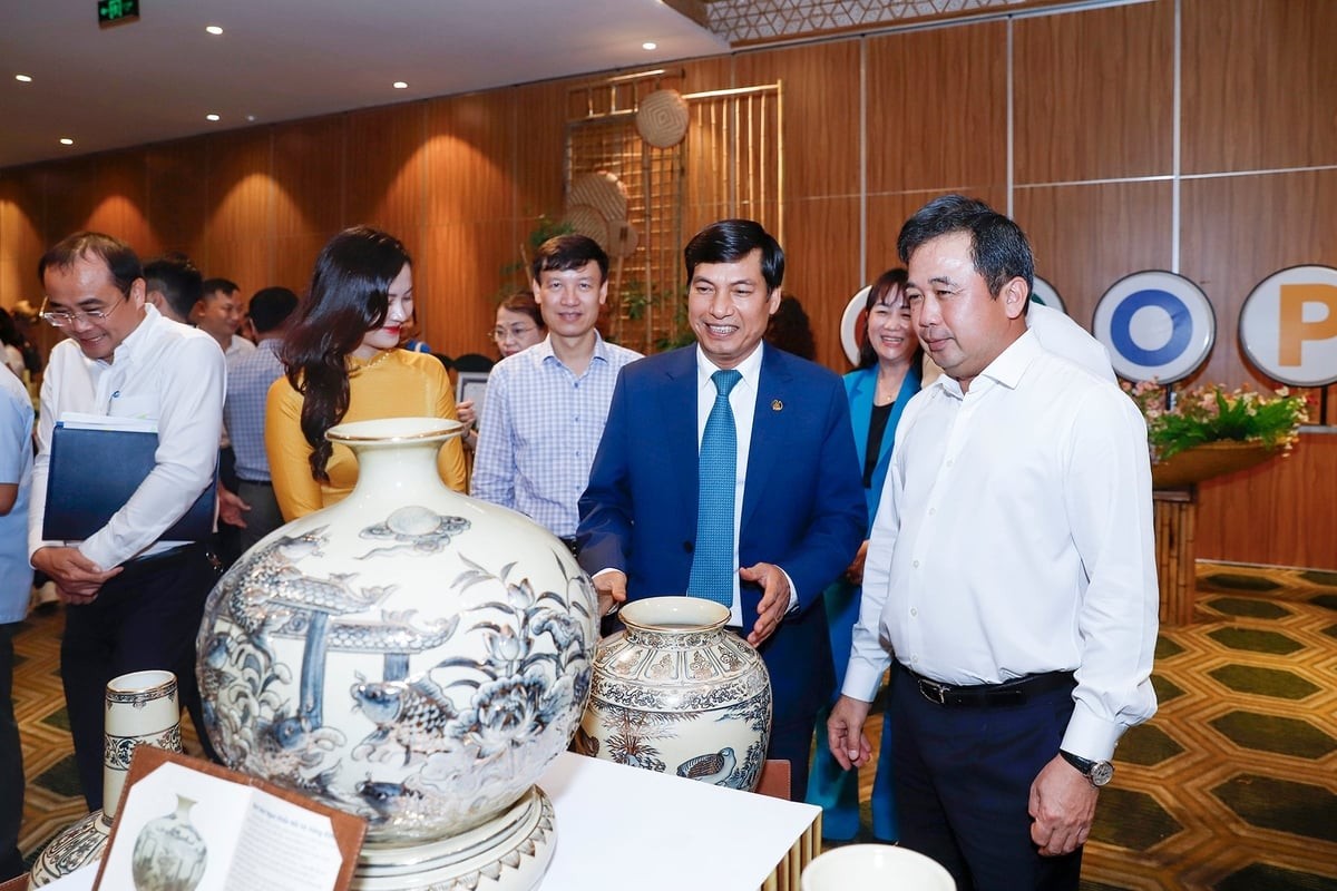 Quyền Bộ trưởng Trần Đức Thắng cho rằng: “Mỗi xã một sản phẩm OCOP” và “Phát triển du lịch nông thôn” đã đạt được nhiều kết quả tích cực, góp phần quan trọng vào chuyển dịch cơ cấu kinh tế và nâng cao đời sống người dân nông thôn". Quyền Bộ trưởng Trần Đức Thắng cho rằng: “Mỗi xã một sản phẩm OCOP” và “Phát triển du lịch nông thôn” đã đạt được nhiều kết quả tích cực, góp phần quan trọng vào chuyển dịch cơ cấu kinh tế và nâng cao đời sống người dân nông thôn".