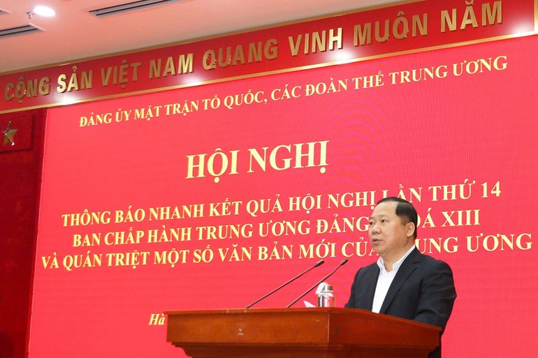 Đồng chí Nguyễn Phi Long phát biểu ý kiến tại hội nghị.