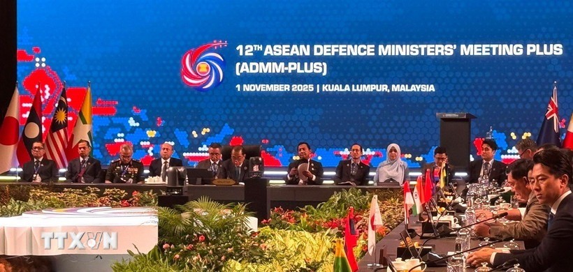 Quang cảnh Hội nghị Bộ trưởng Quốc phòng các nước ASEAN mở rộng lần thứ 12. asaen.jpg