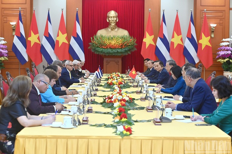 Tổng Bí thư Tô Lâm tiếp Chủ tịch Quốc hội Chính quyền nhân dân và Hội đồng Nhà nước Cuba Esteban Lazo Hernández sang thăm chính thức Việt Nam. Tổng Bí thư Tô Lâm tiếp Chủ tịch Quốc hội Chính quyền nhân dân và Hội đồng Nhà nước Cuba Esteban Lazo Hernández sang thăm chính thức Việt Nam.