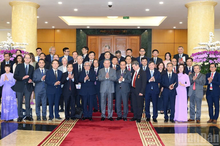 Tổng Bí thư Tô Lâm với các đại biểu tham dự hội thảo quốc tế Việt Nam học lần thứ 7. Tổng Bí thư Tô Lâm với các đại biểu tham dự hội thảo quốc tế Việt Nam học lần thứ 7.