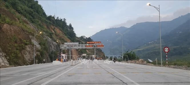Cao tốc Nội Bài - Lào Cai.