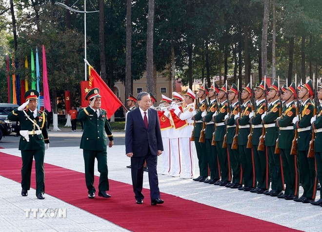 Tổng Bí thư Tô Lâm đến dự Lễ kỷ niệm 80 năm Ngày truyền thống lực lượng vũ trang Quân khu 9 và đón nhận danh hiệu Anh hùng Lực lượng Vũ trang Nhân dân.