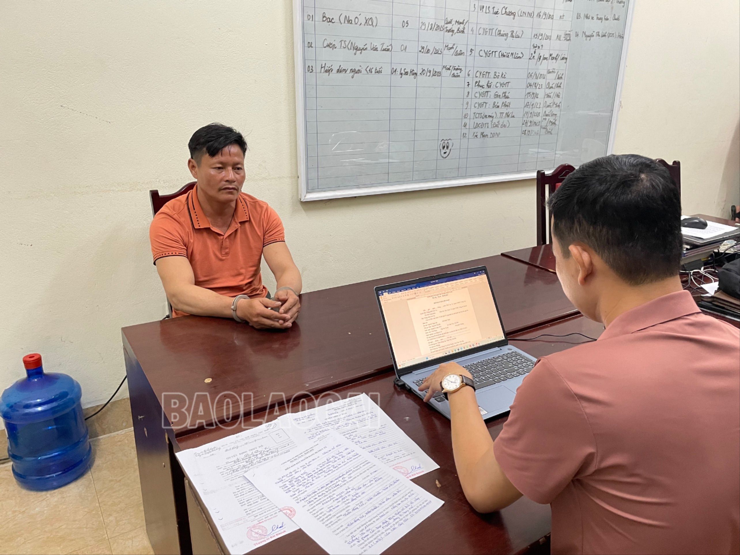Nguyễn Ngọc Hà tại cơ quan công an. 9c4efc50357e78347246da6844048f16.jpeg