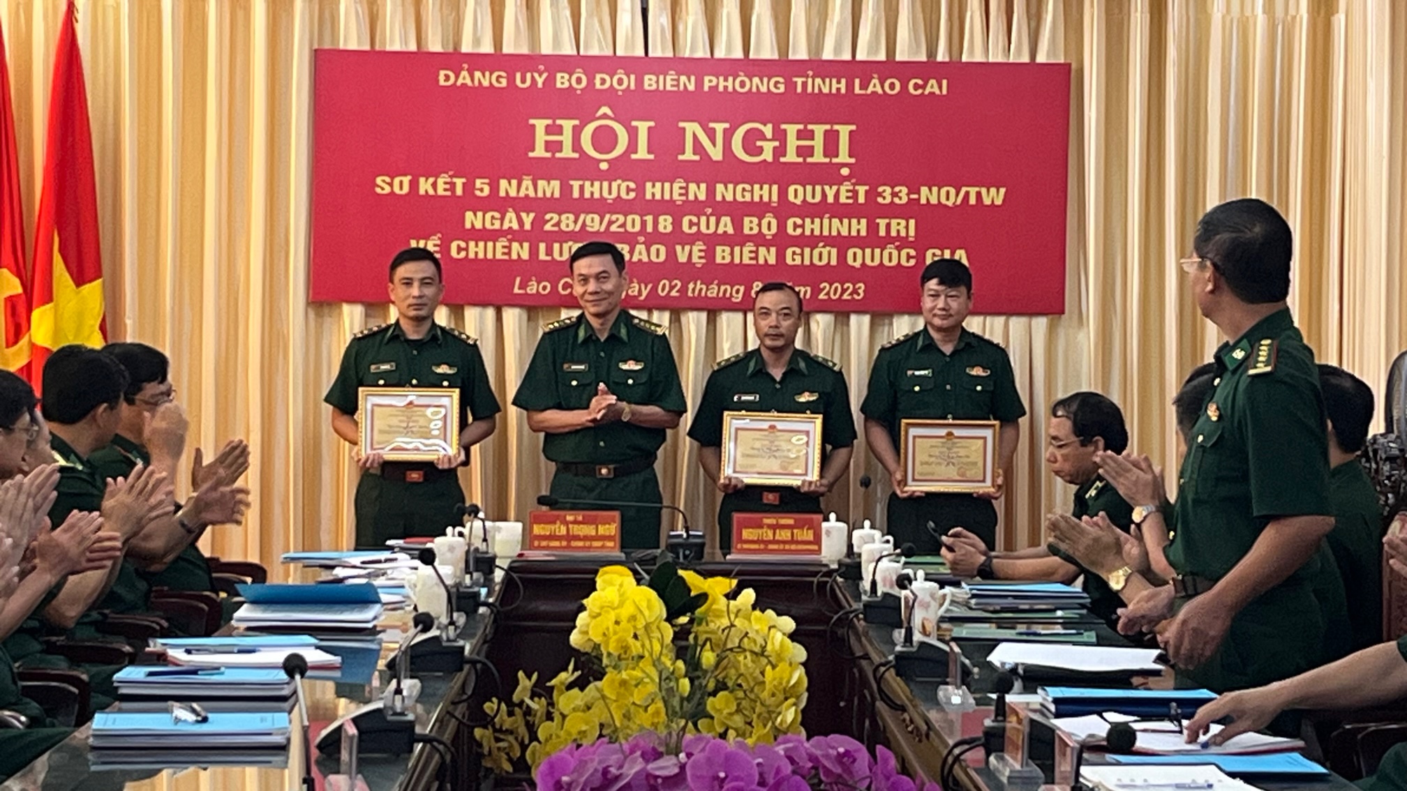 Tại Hội nghịSơ kết 5 năm thực hiện Nghị quyết số 33-NQTW đã có 1 tập thể 02 cá nhân được tặng giấy khen.jpg