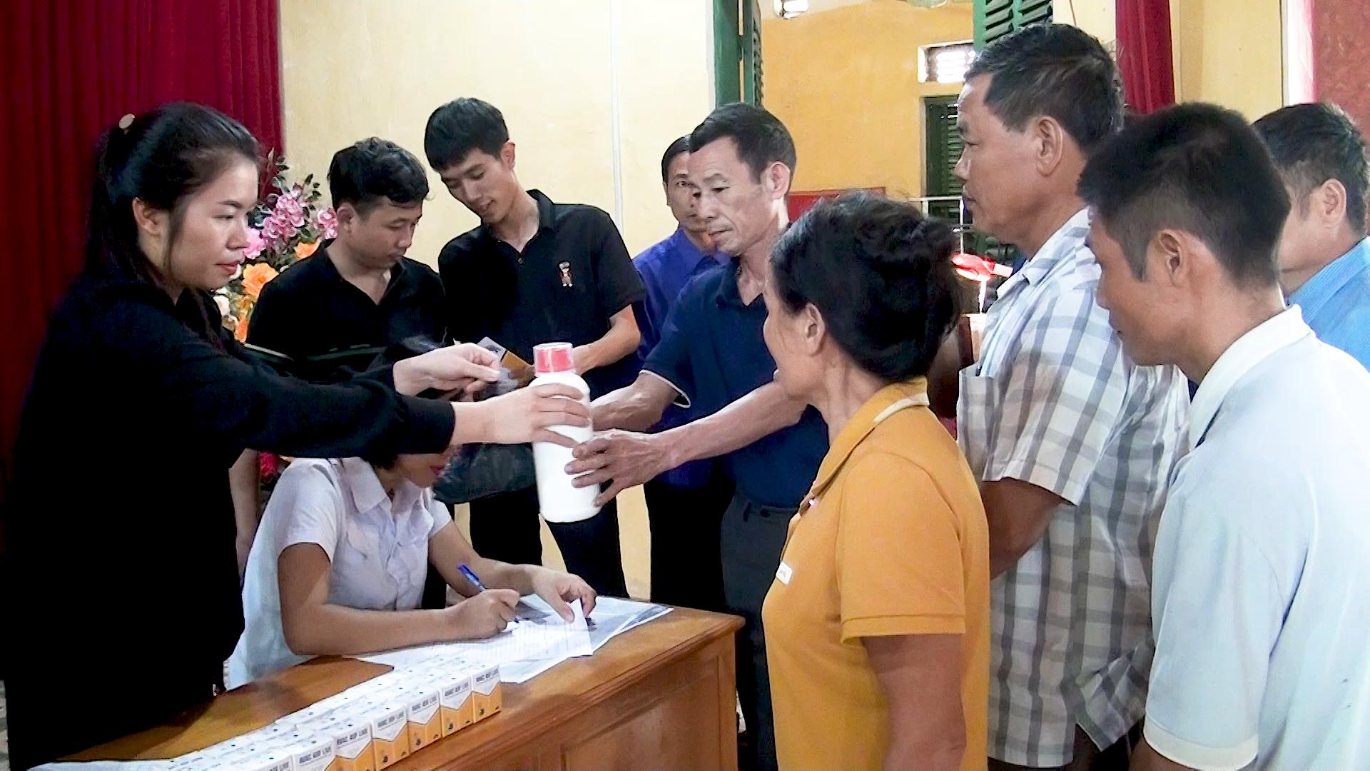Hỗ trợ vắc-xin phòng dịch tả lợn châu Phi cho người dân. Screenshot (282).png
