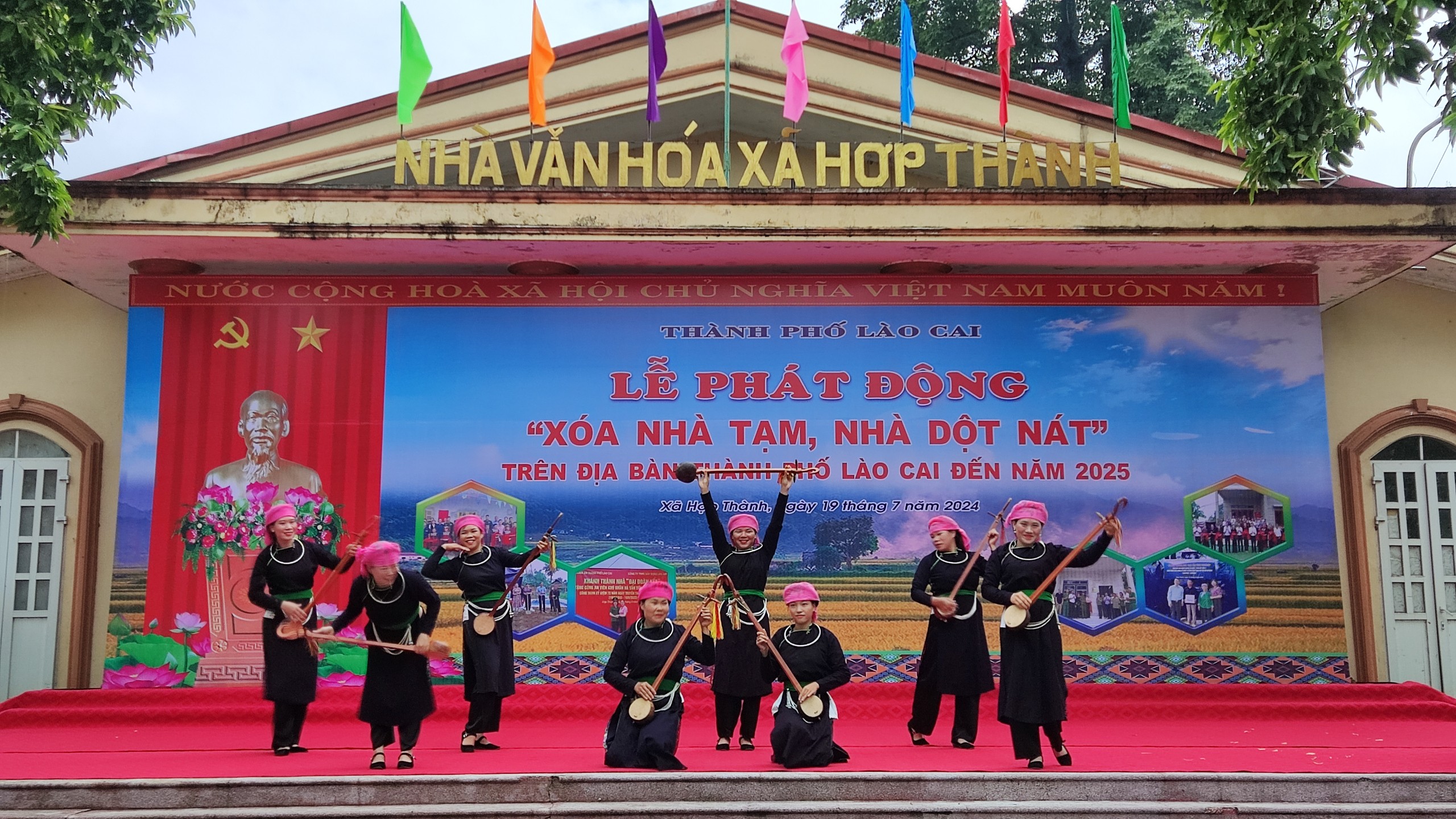 Tiết mục văn nghệ chào mừng z5647818085505_e9104980a3cfc5c51e6a963842d0c442.jpg
