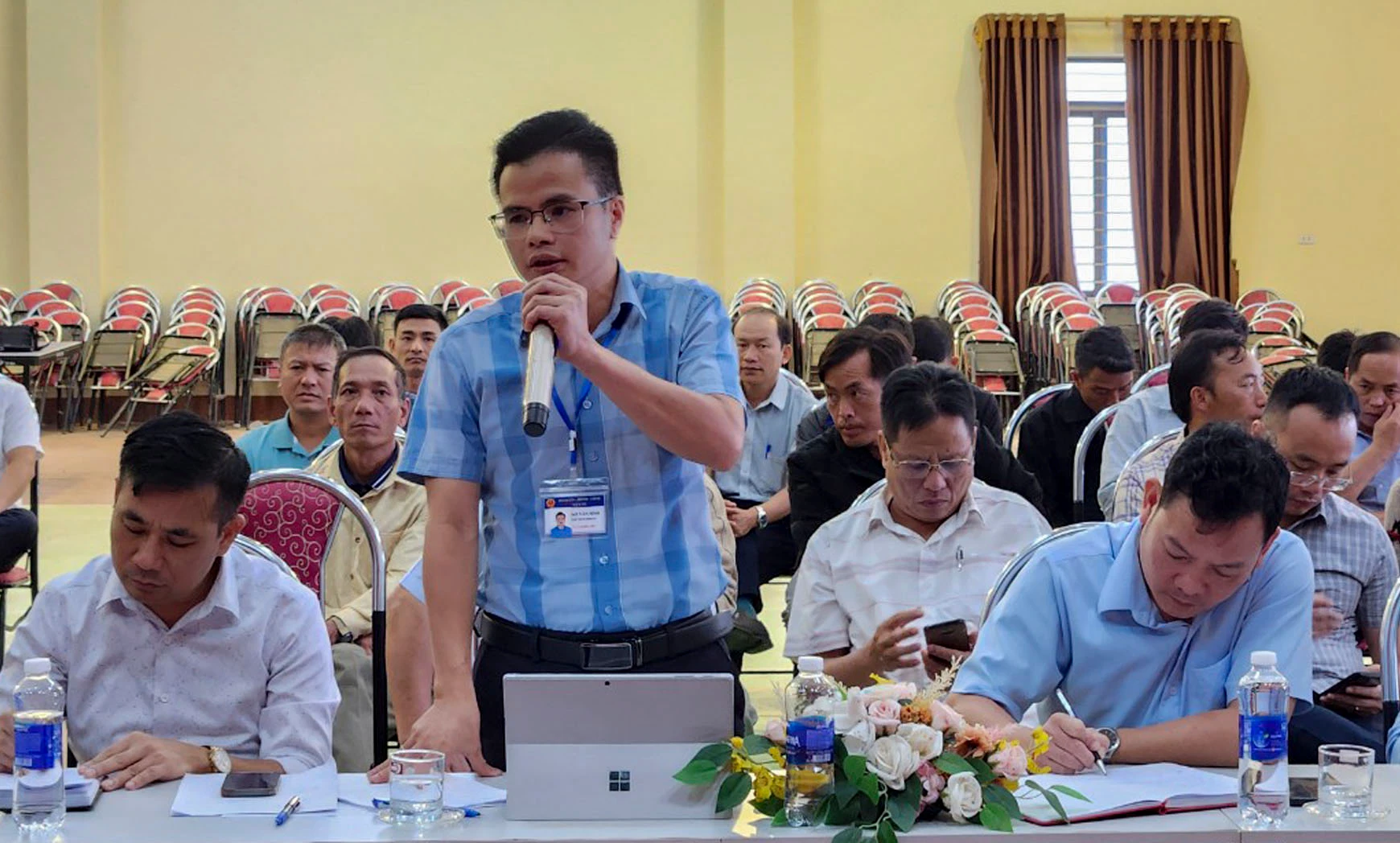 Cử tri xã Y Tý kiến nghị.jpg